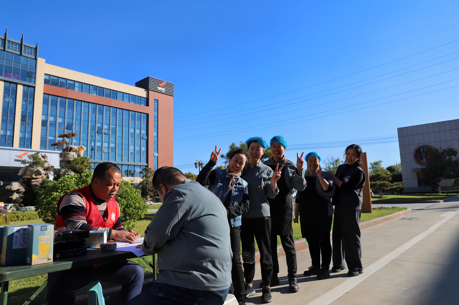 奉獻青春熱血 踐行企業(yè)擔當——赫達集團組織開(kāi)展無(wú)償獻血活動(dòng)